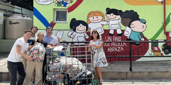 Mercedes-Benz Camiones y Buses refuerza su compromiso ambiental y social con acciones junto a la Fundación Garrahan